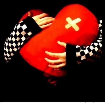 Emo Love Pictures 2010. Emo Heart
